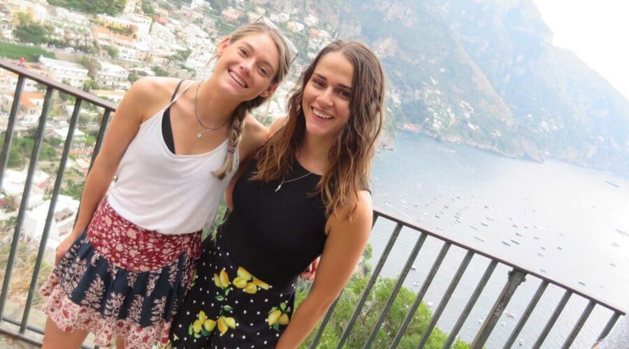 Two girls in front of a view on Positano and the sea