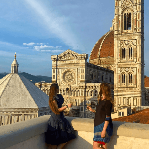 Two girls drinking wine with a view on the duomo di Firenze