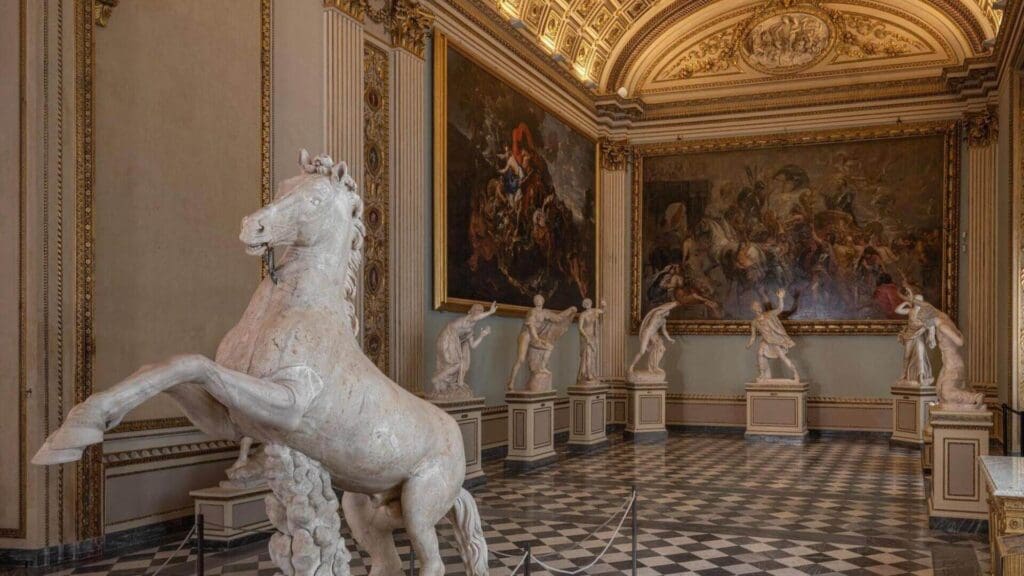 Galerie Degli Uffizi interior hall with stone statues